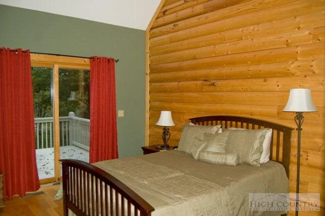 Image number 18 for the current listing