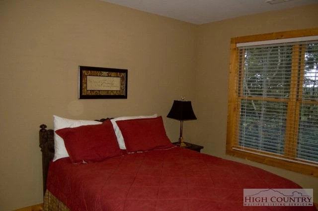 Image number 16 for the current listing