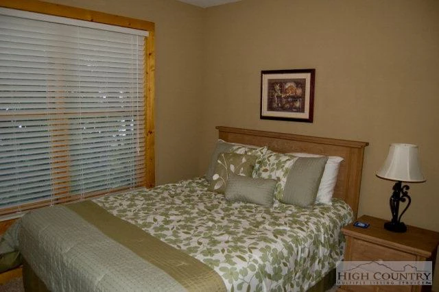 Image number 15 for the current listing