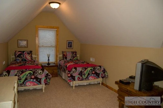 Image number 14 for the current listing