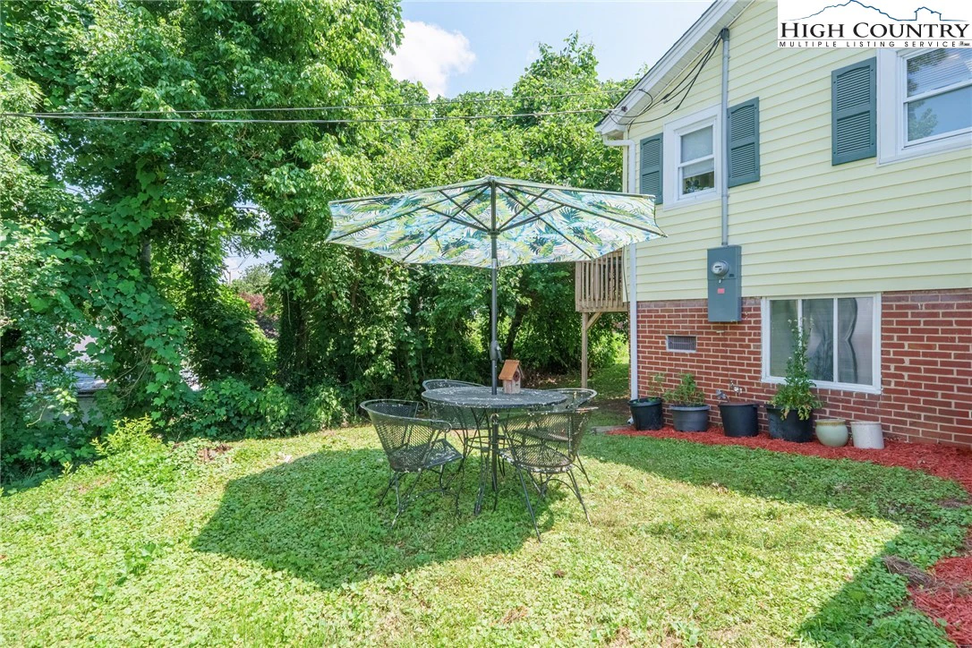 Image number 4 for the current listing