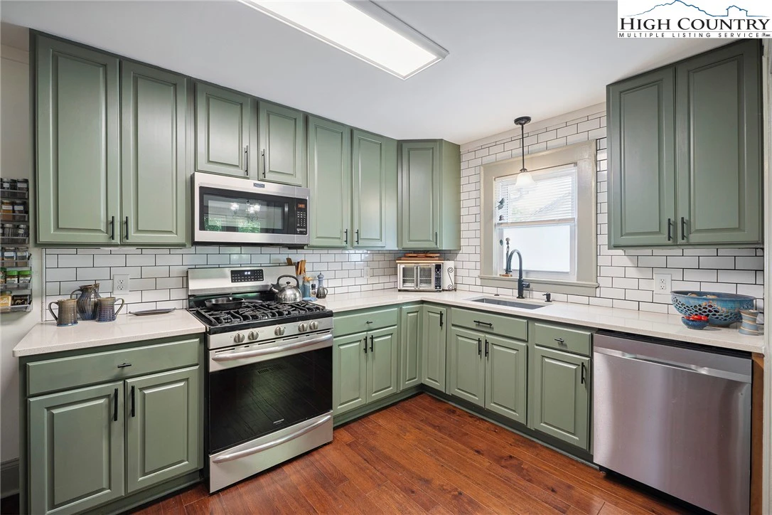 Image number 9 for the current listing