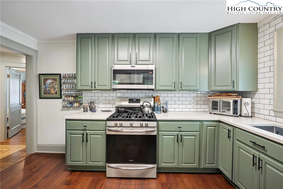 Image number 12 for the current listing