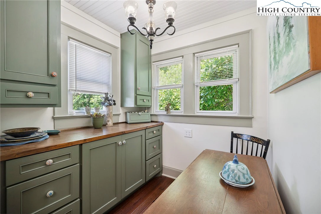Image number 10 for the current listing