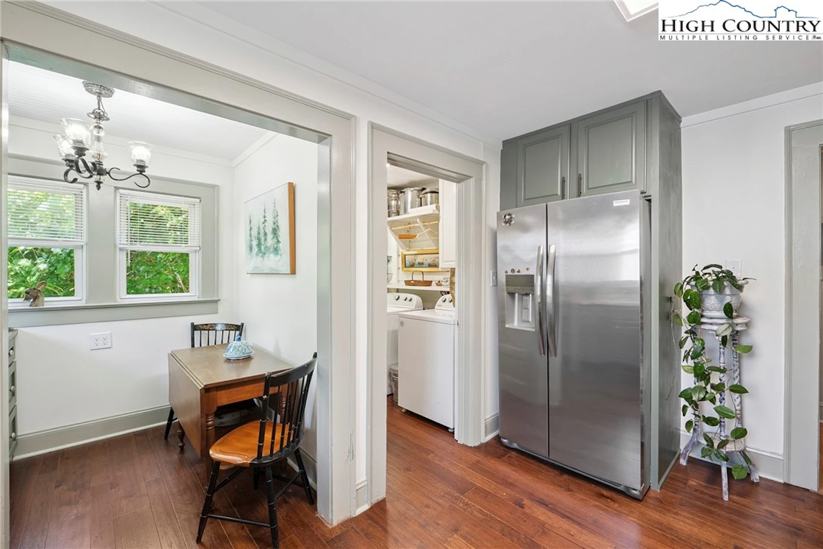 Image number 3 for the current listing