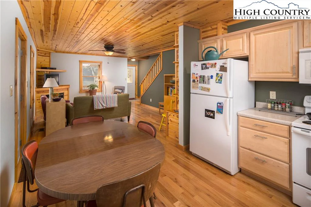 Image number 2 for the current listing