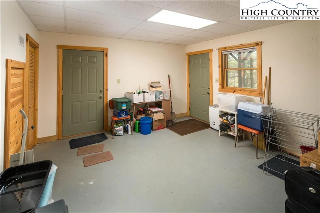 Image number 9 for the current listing