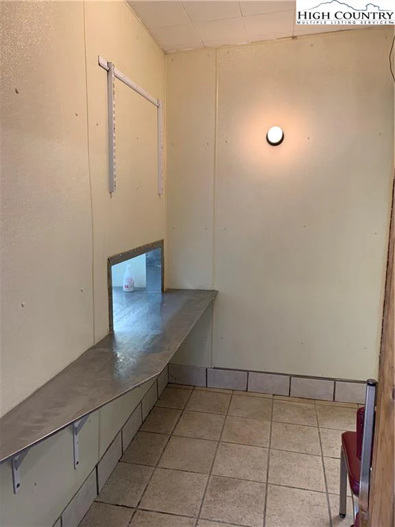Image number 3 for the current listing