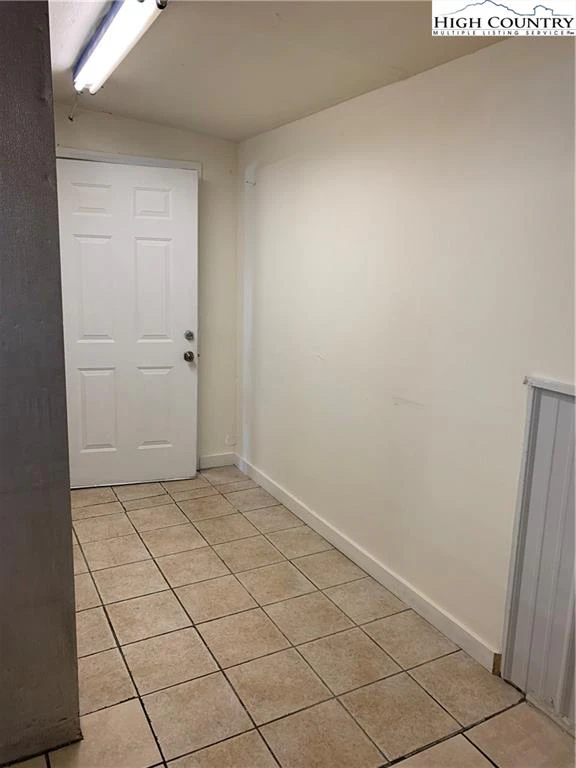 Image number 18 for the current listing