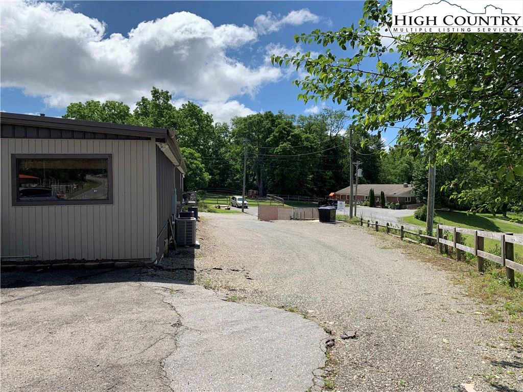 Image number 21 for the current listing