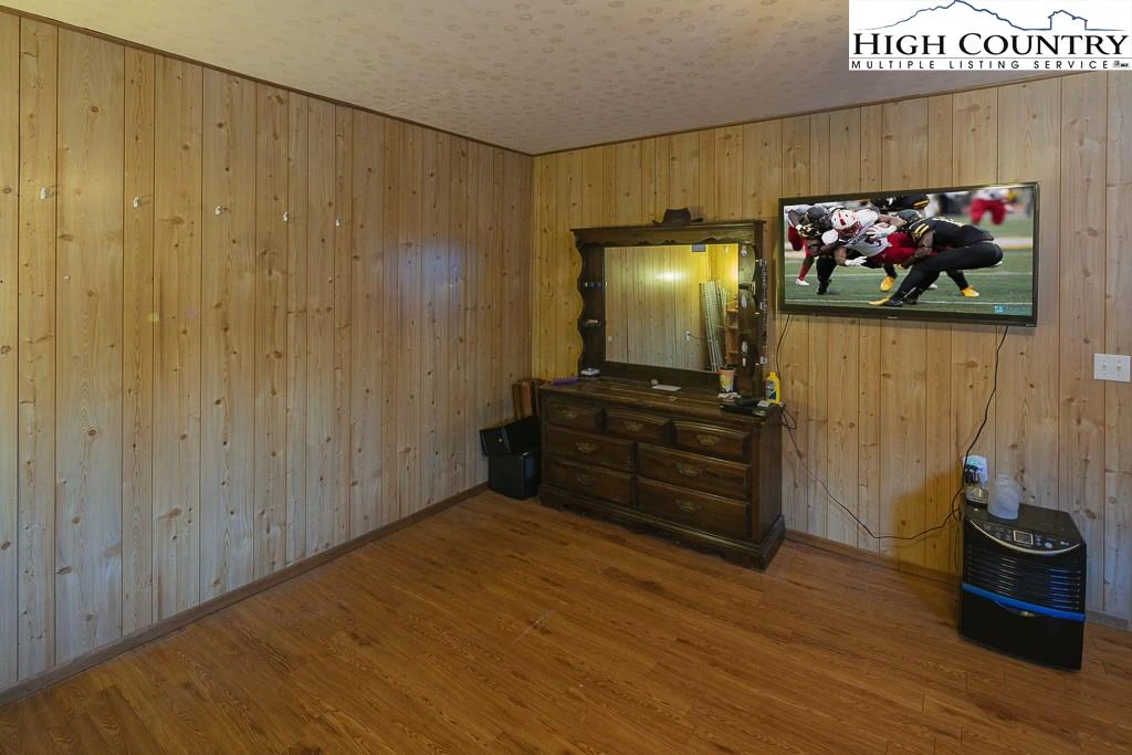Image number 8 for the current listing