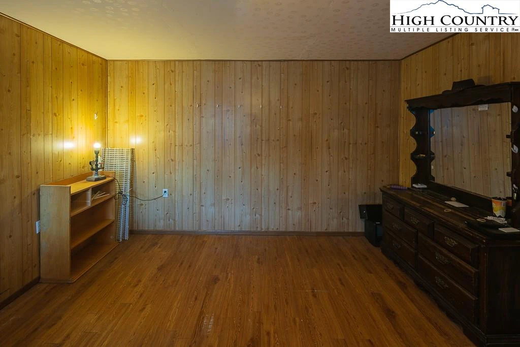 Image number 7 for the current listing