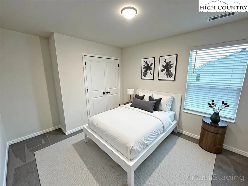 Image number 2 for the current listing