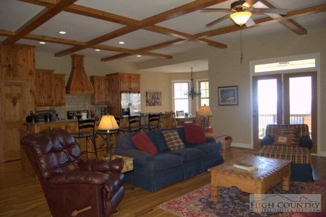 Image number 7 for the current listing