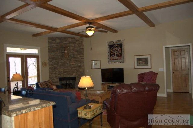 Image number 6 for the current listing