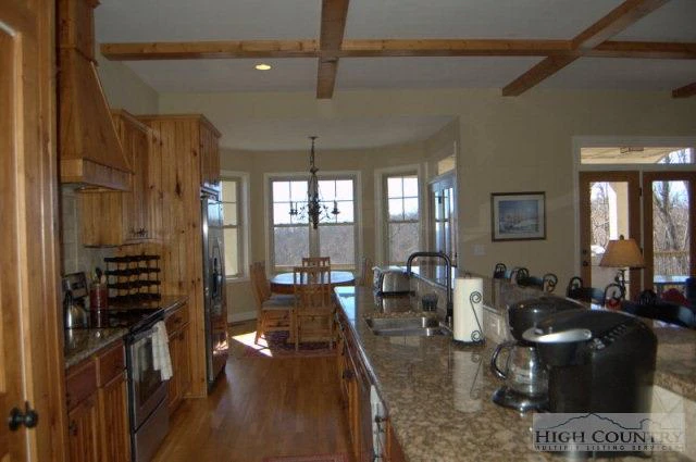 Image number 5 for the current listing