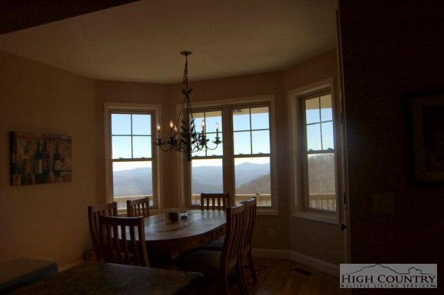 Image number 4 for the current listing