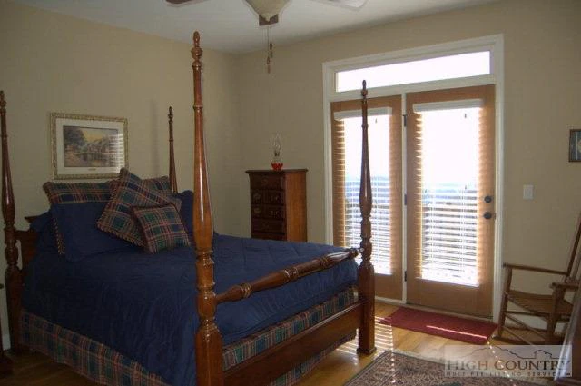 Image number 21 for the current listing