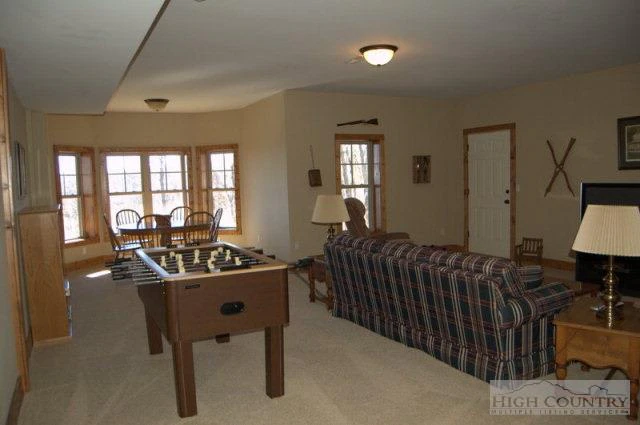 Image number 17 for the current listing
