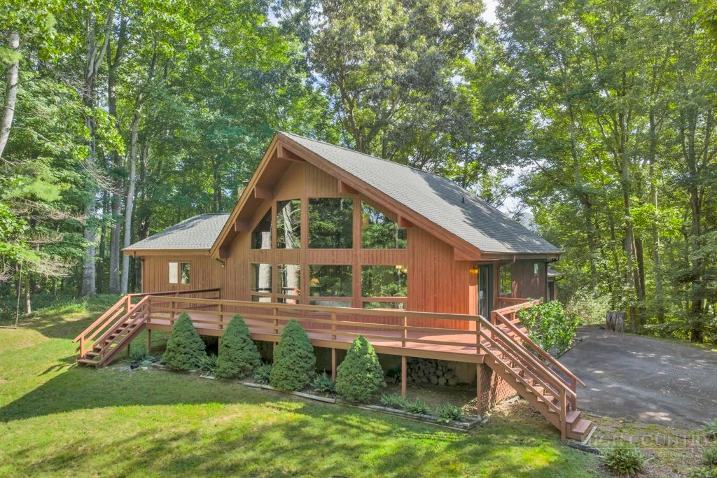 Image number 1 for the current listing