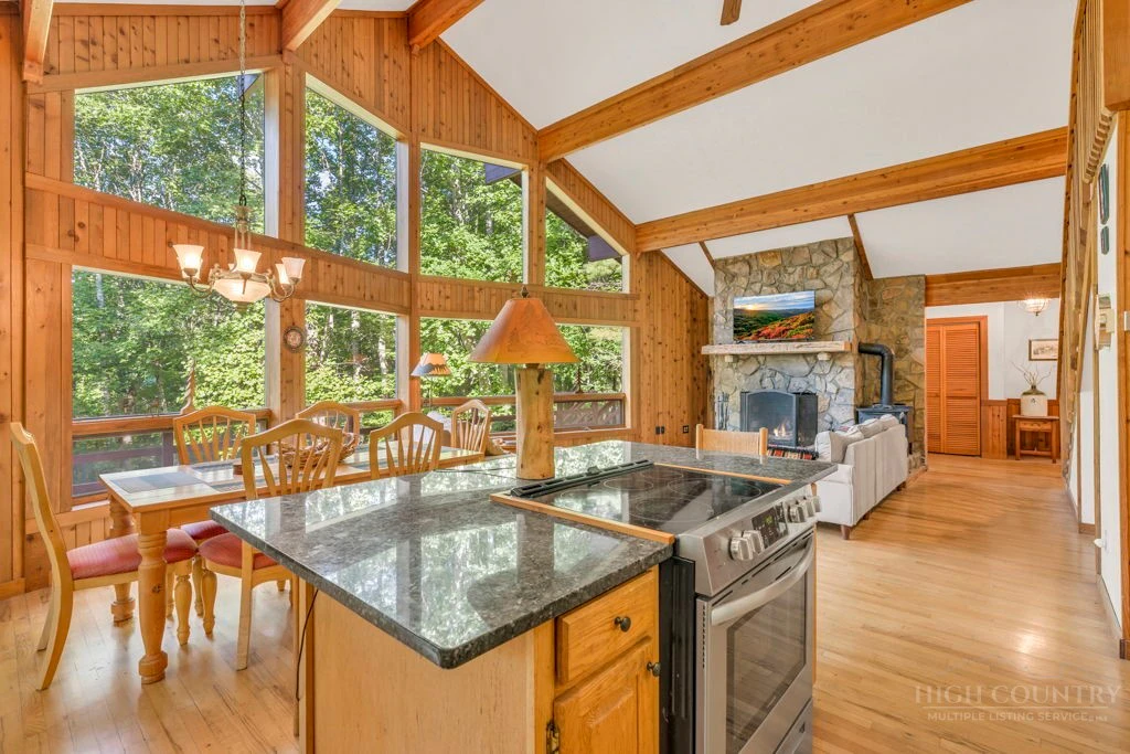 Image number 13 for the current listing