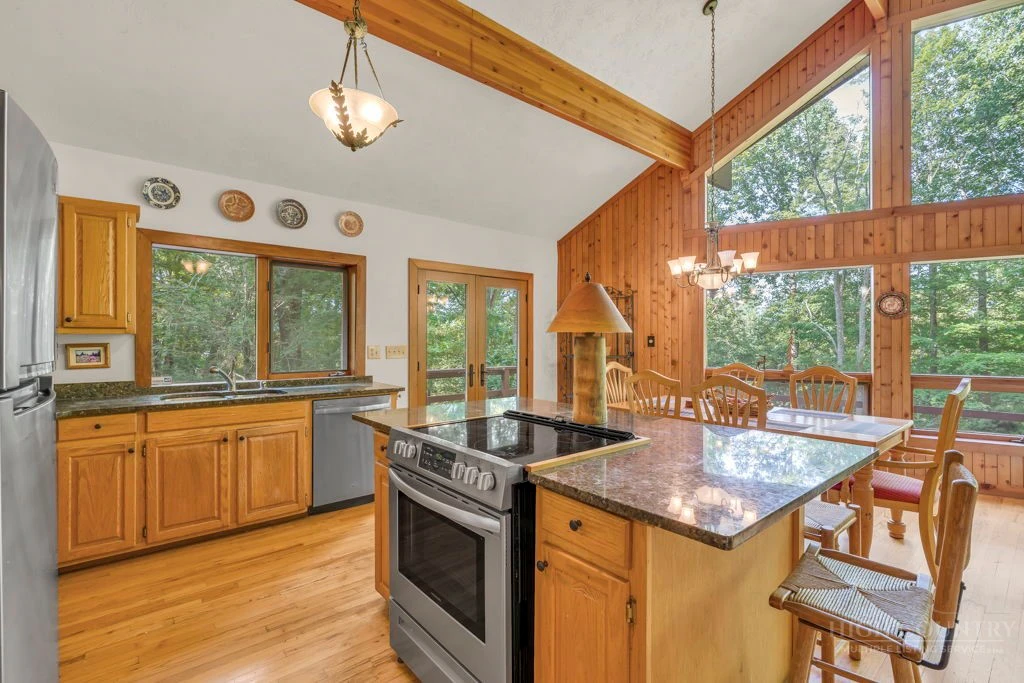 Image number 19 for the current listing