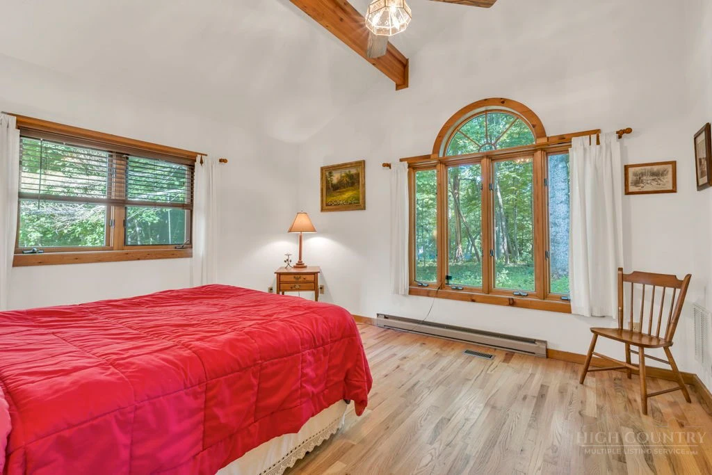 Image number 21 for the current listing