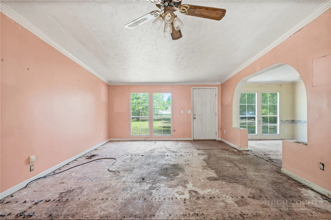 Image number 19 for the current listing