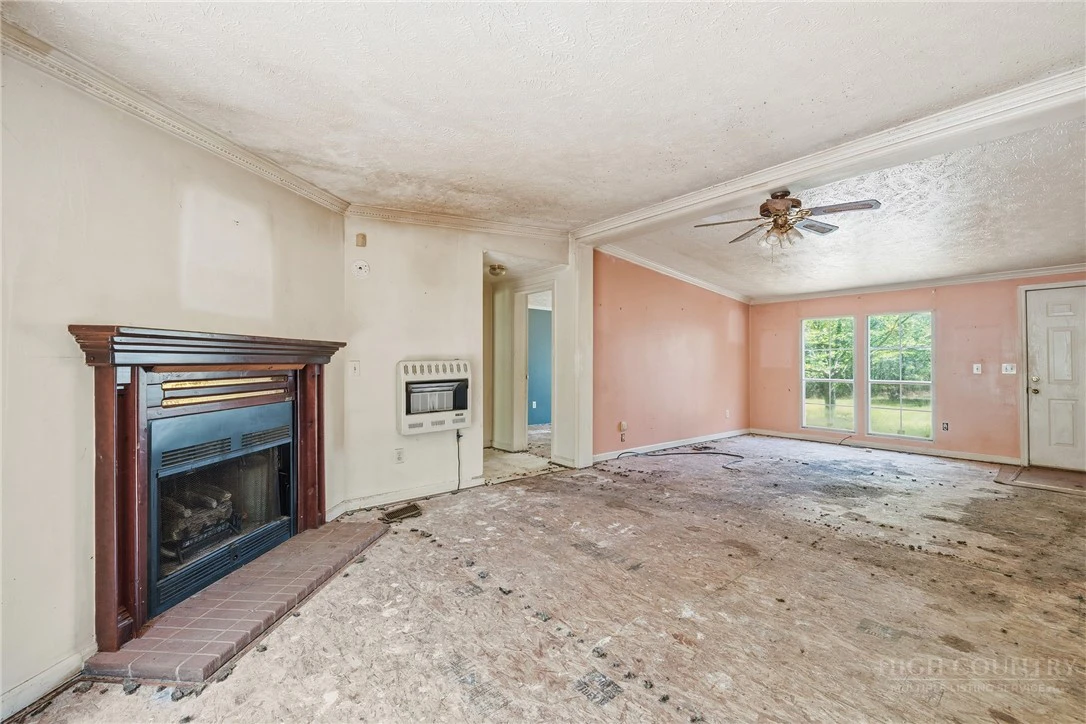 Image number 21 for the current listing