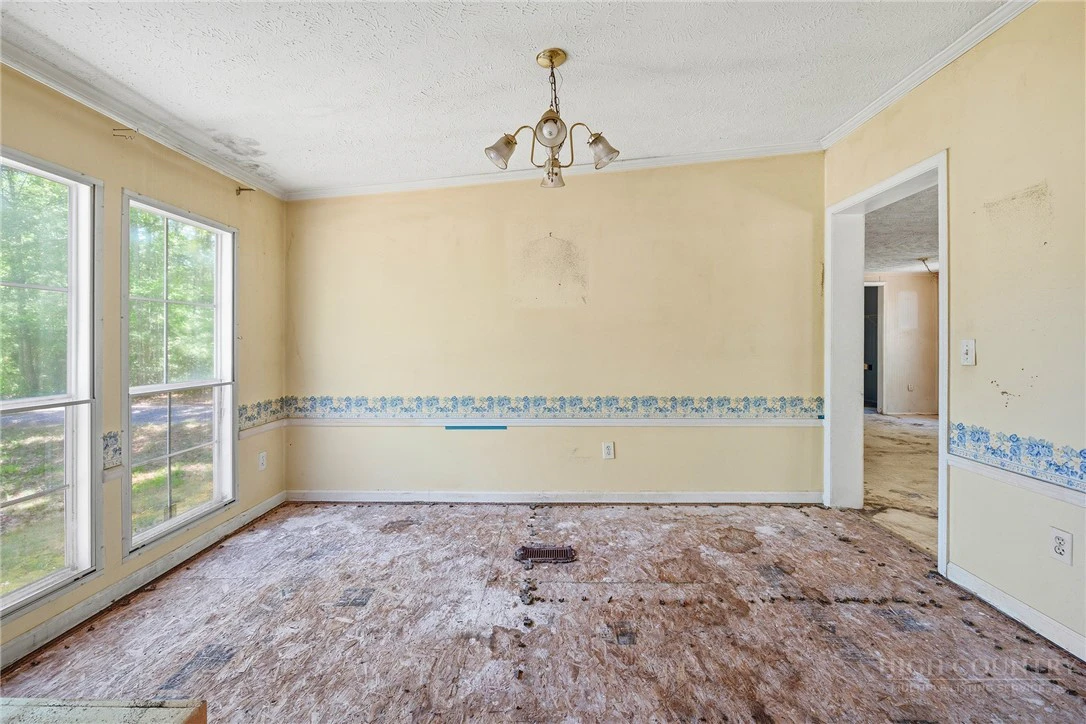 Image number 15 for the current listing
