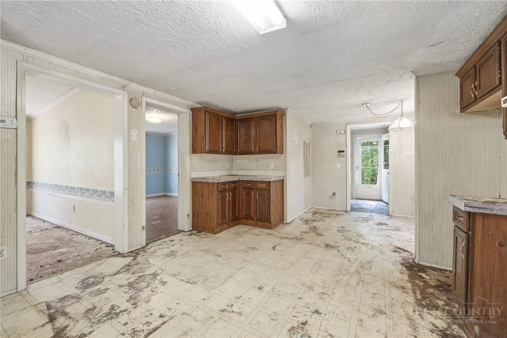 Image number 14 for the current listing