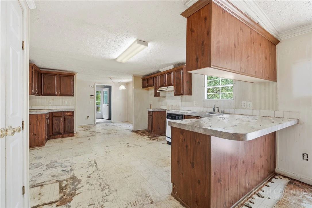 Image number 12 for the current listing