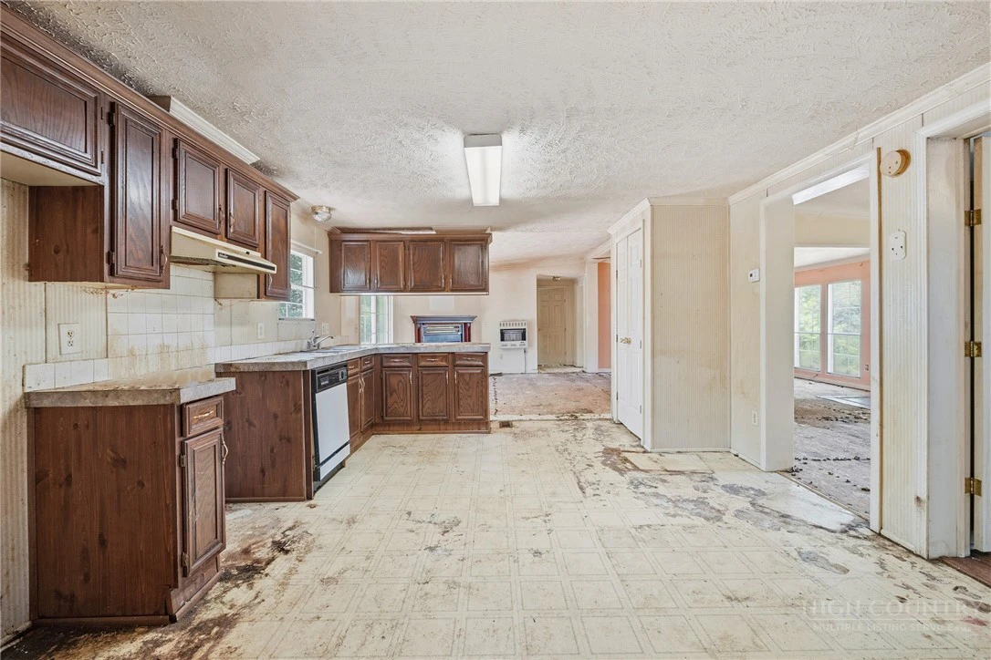Image number 13 for the current listing