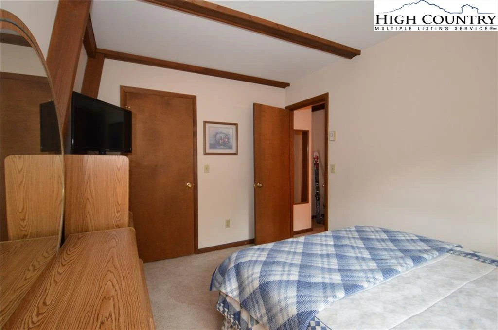 Image number 9 for the current listing