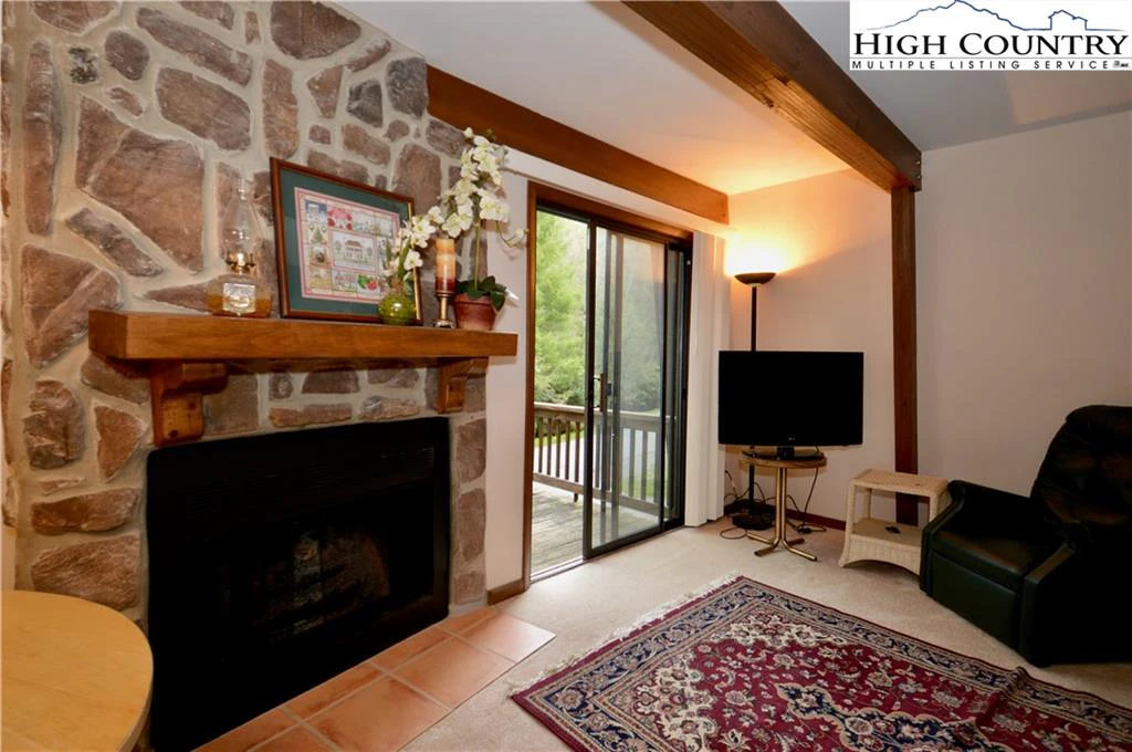 Image number 17 for the current listing