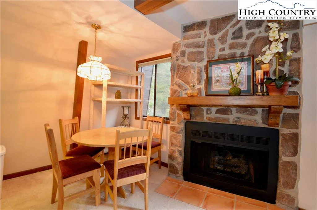 Image number 15 for the current listing