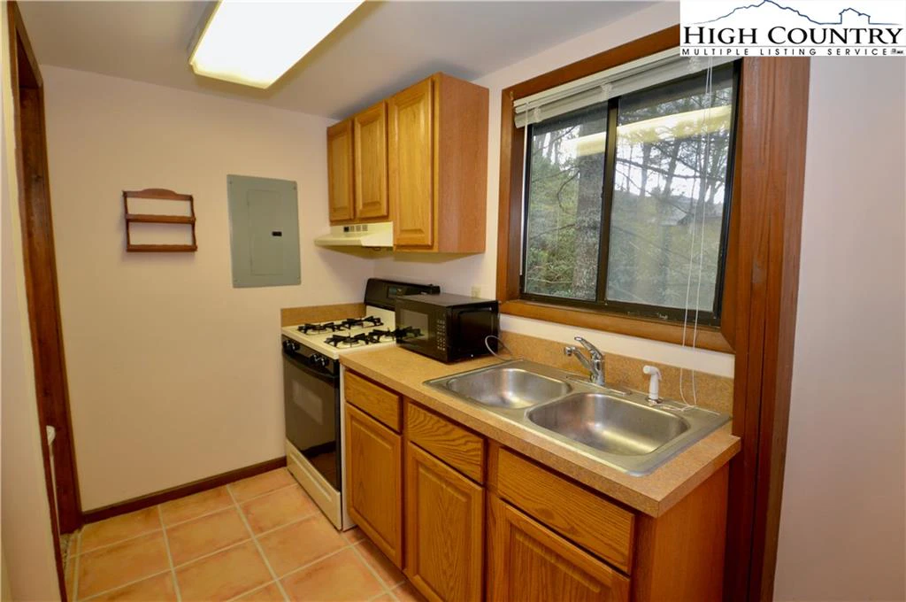 Image number 14 for the current listing