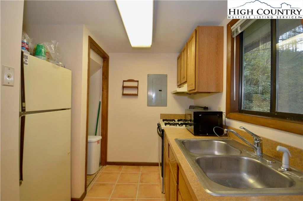 Image number 13 for the current listing