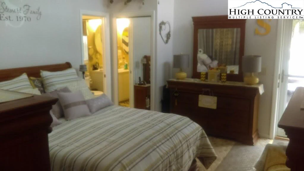 Image number 13 for the current listing