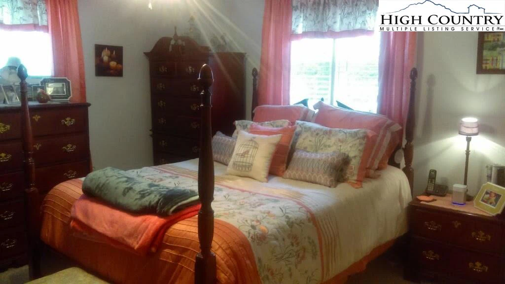 Image number 11 for the current listing