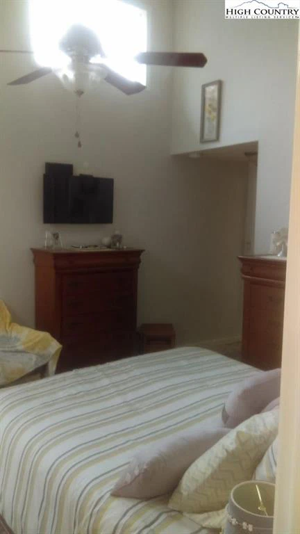Image number 8 for the current listing