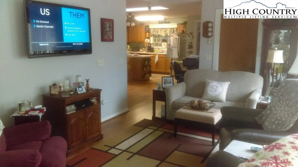 Image number 19 for the current listing