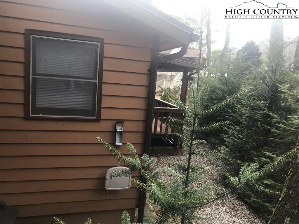 Image number 8 for the current listing