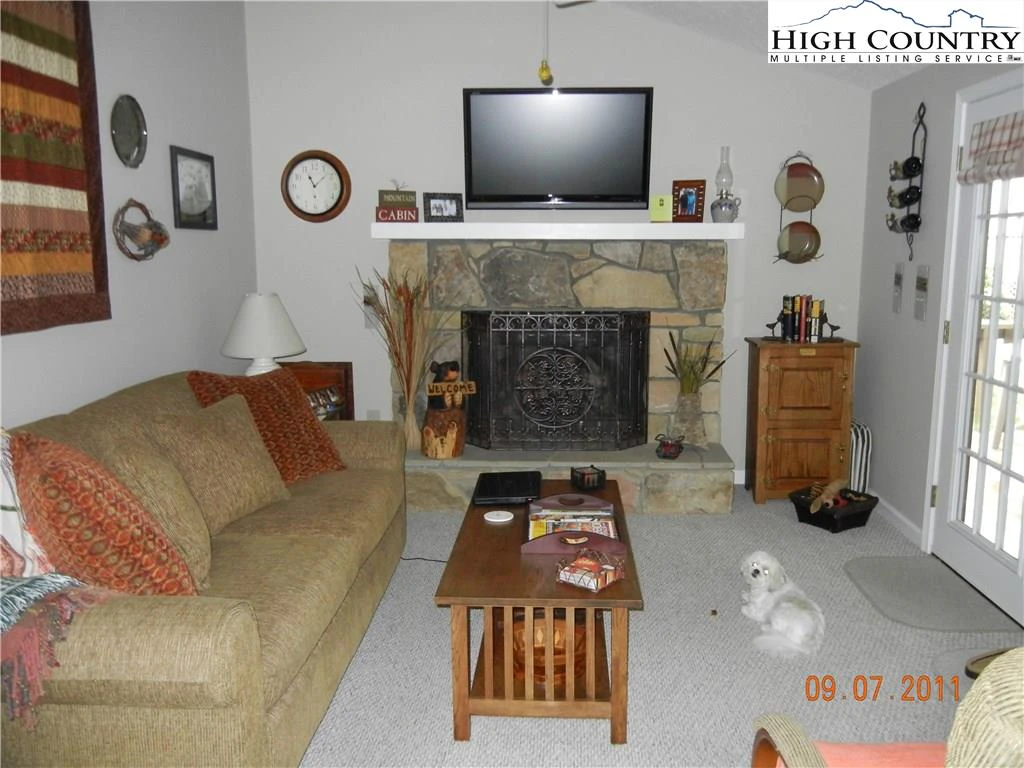 Image number 7 for the current listing