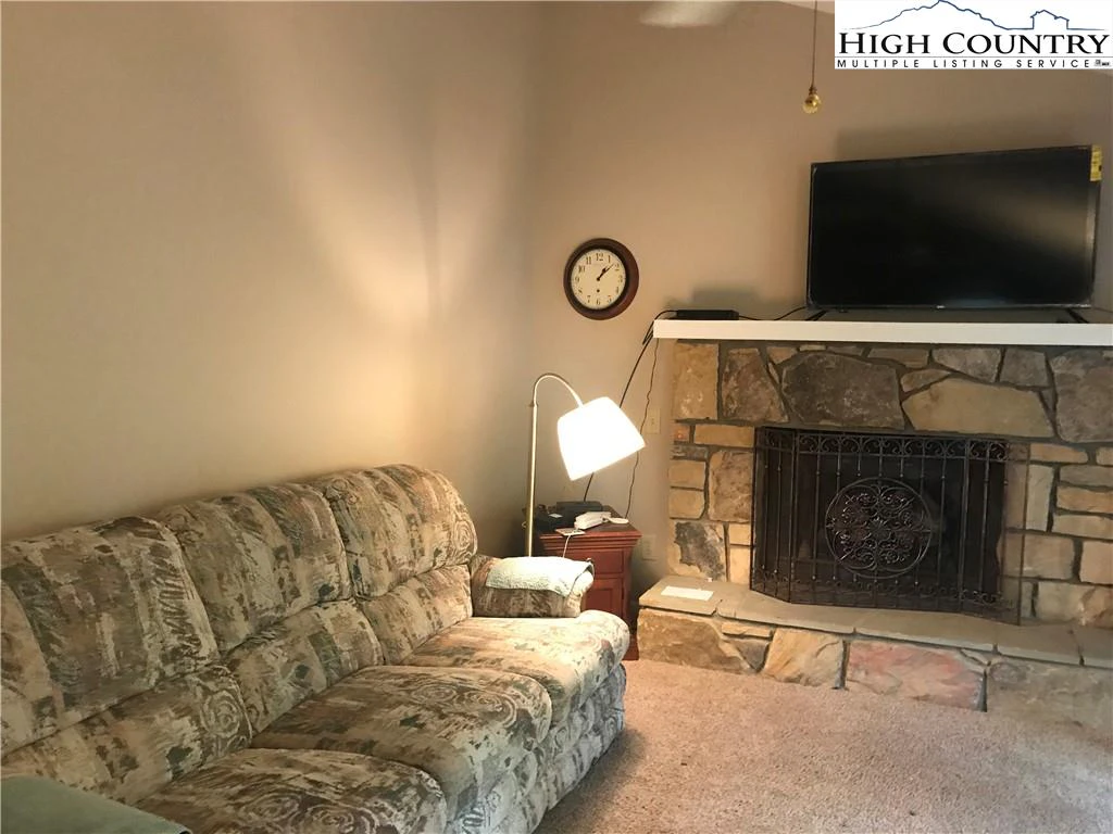 Image number 3 for the current listing