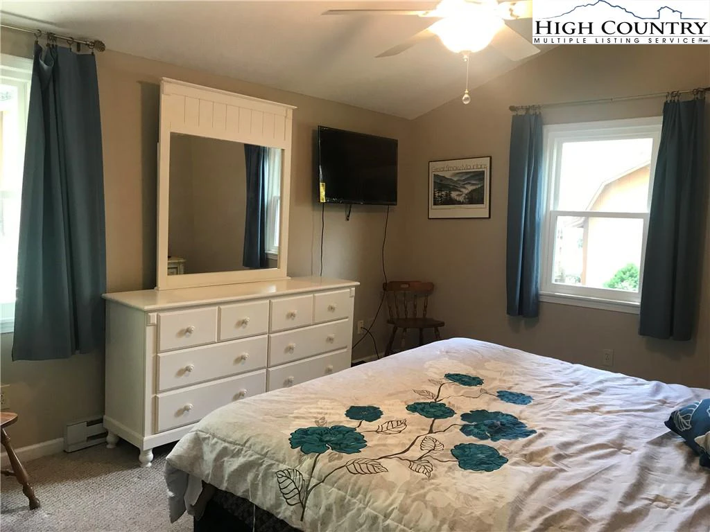 Image number 5 for the current listing