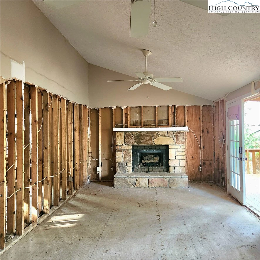 Image number 18 for the current listing