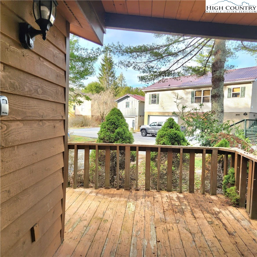 Image number 11 for the current listing