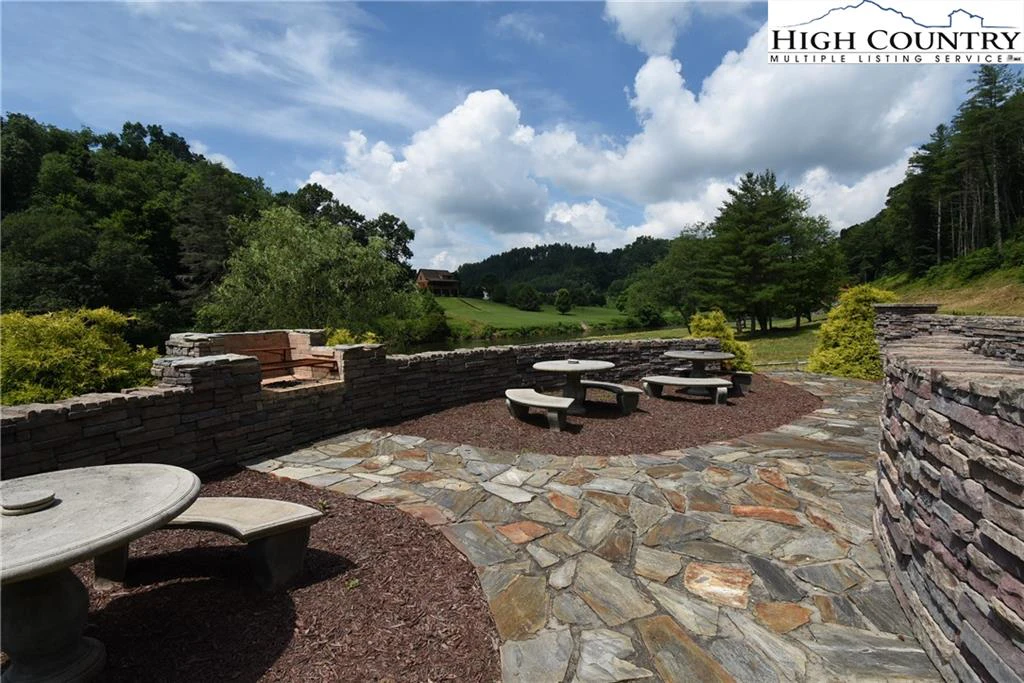 Image number 4 for the current listing