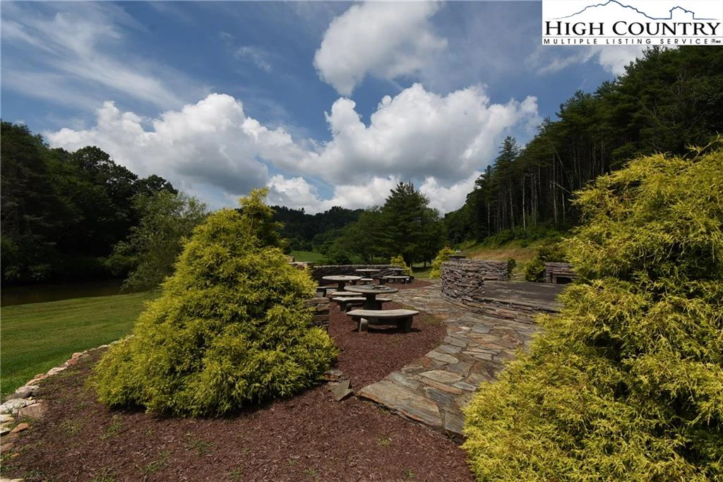 Image number 6 for the current listing